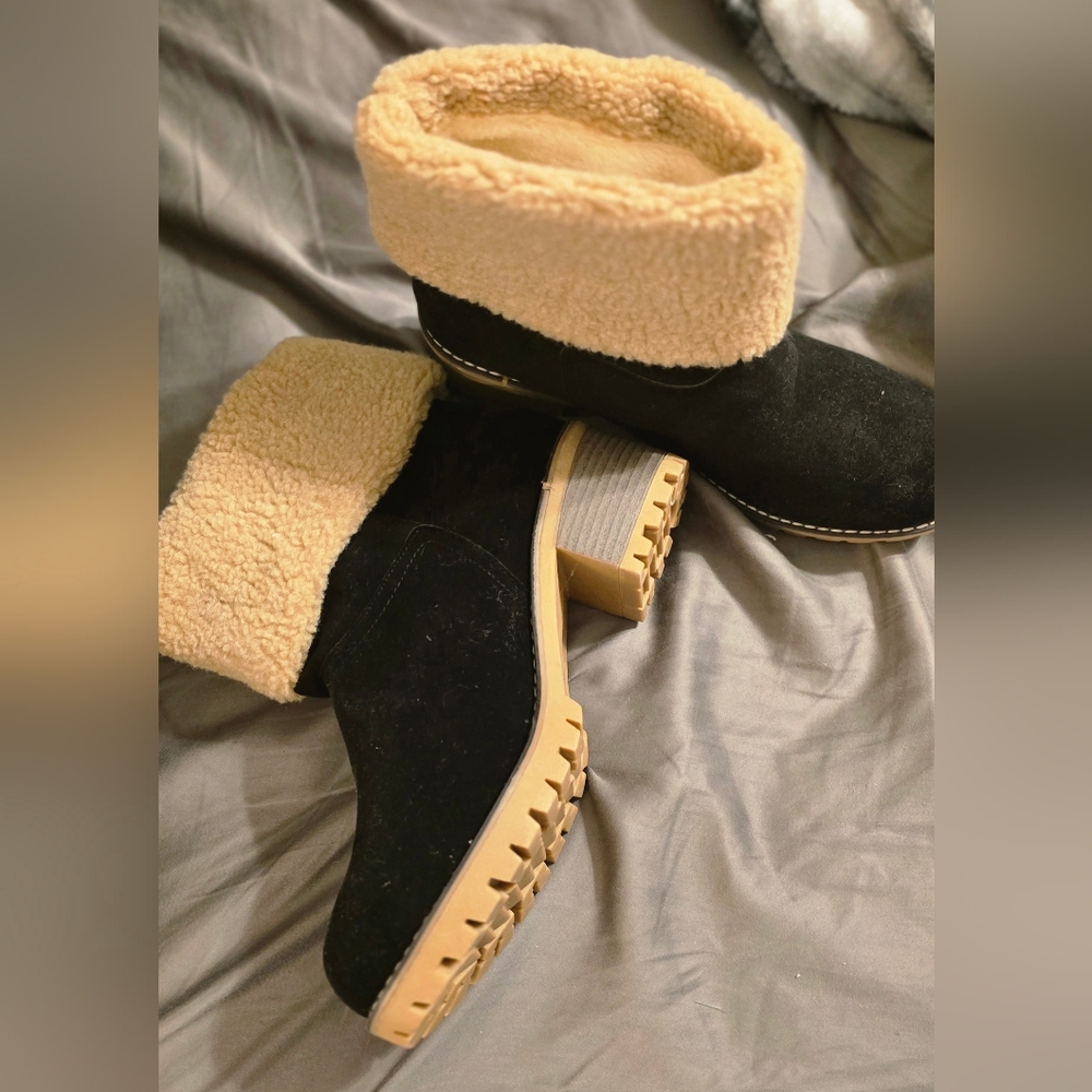 New - Never Worn Size 10 Black Ankle Boots